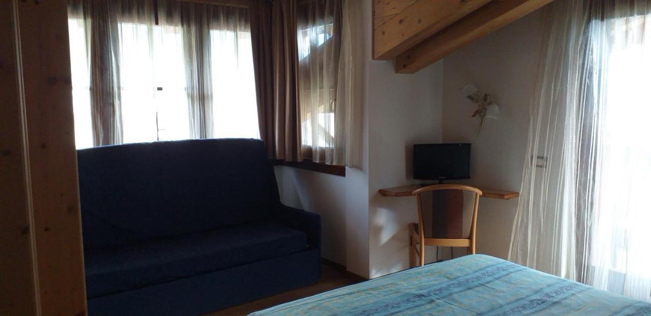 Hotel Villa Fosine ปินโซโล ภายนอก รูปภาพ