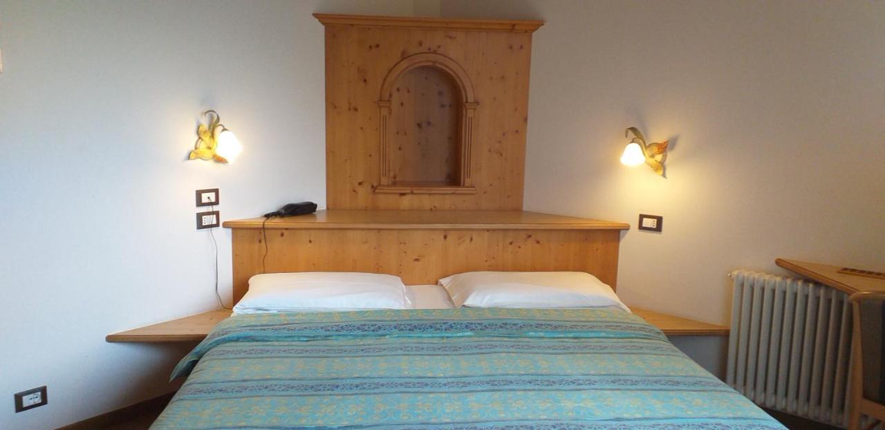 Hotel Villa Fosine ปินโซโล ภายนอก รูปภาพ