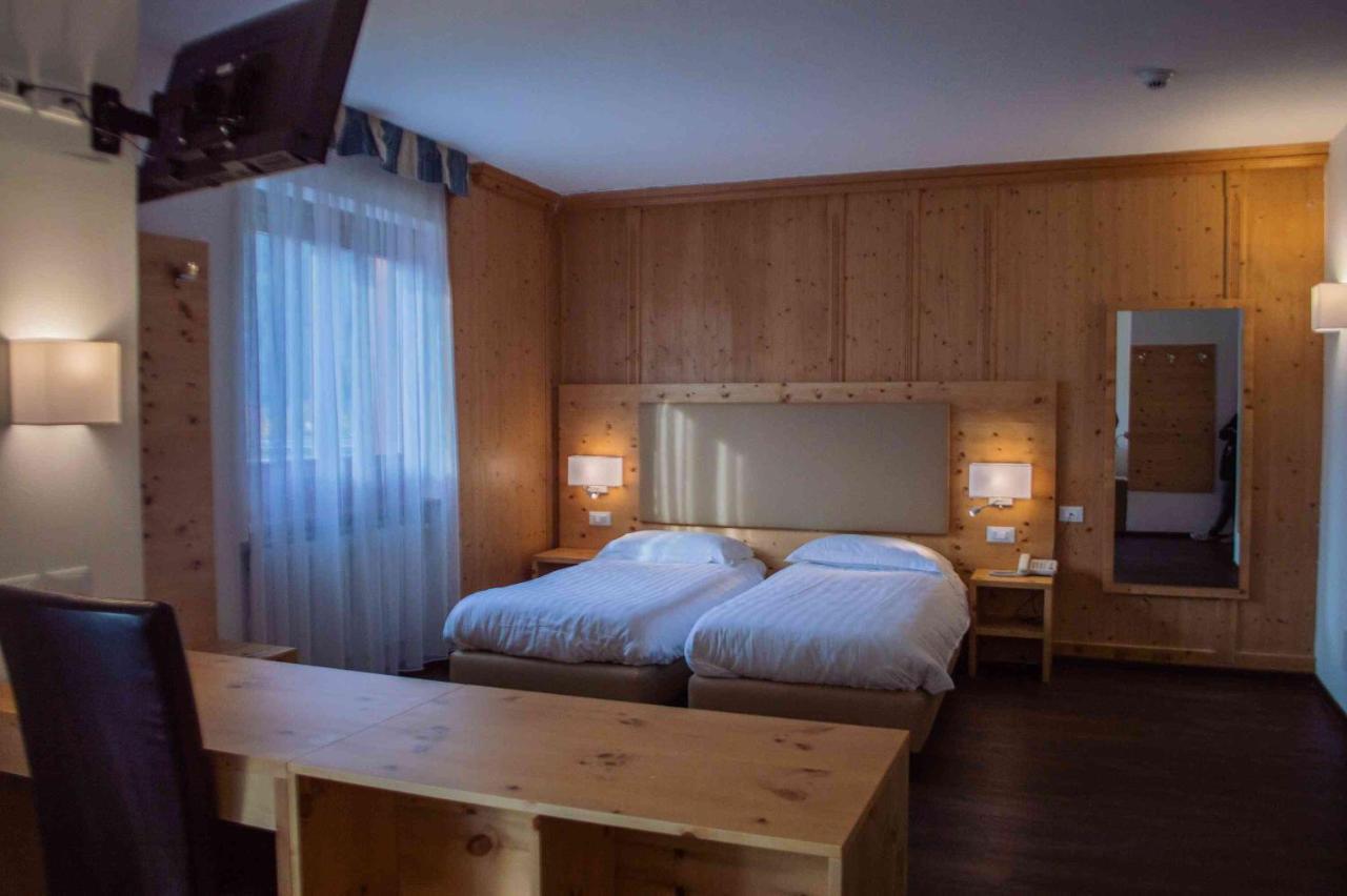 Hotel Villa Fosine ปินโซโล ภายนอก รูปภาพ
