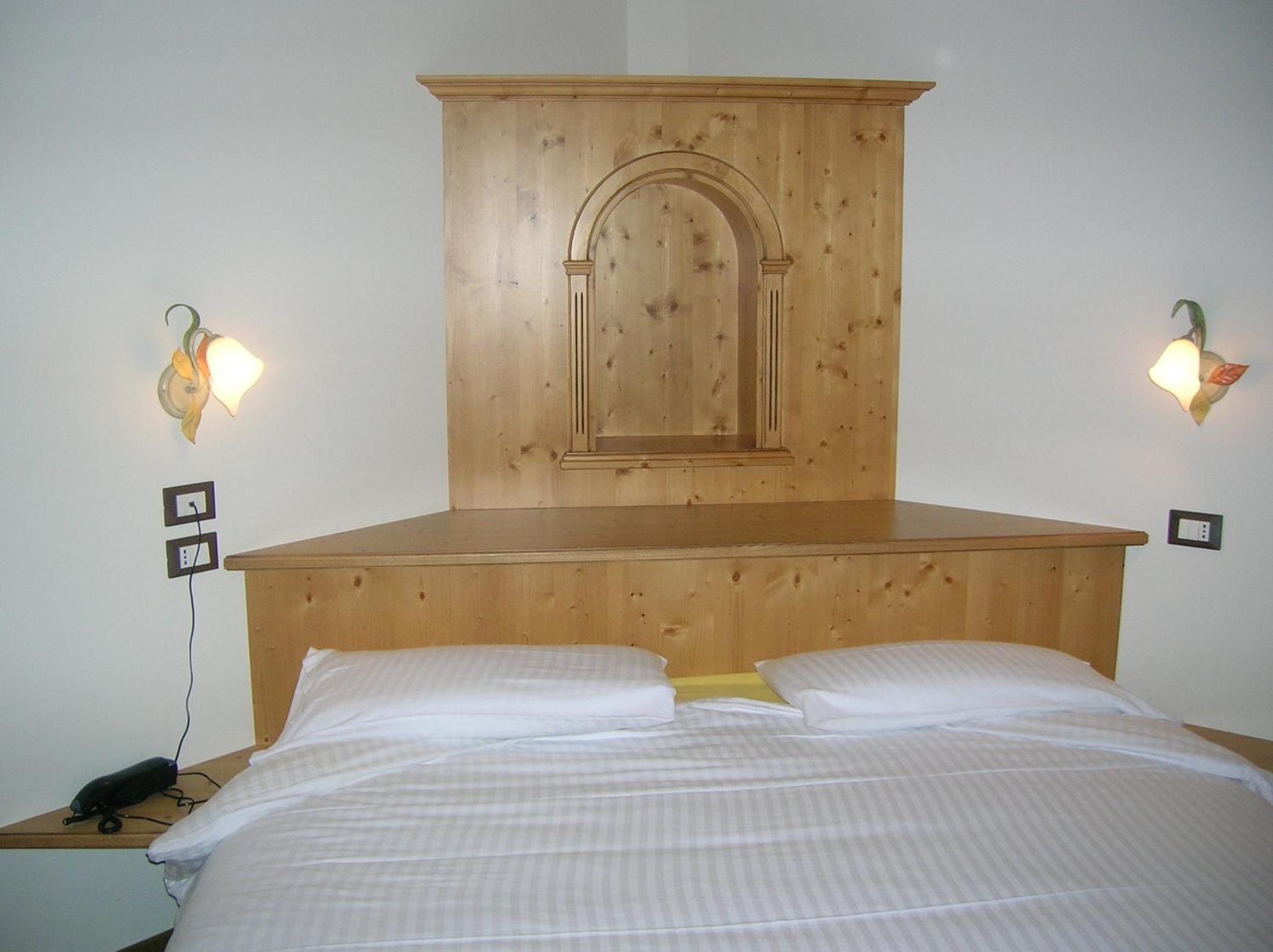 Hotel Villa Fosine ปินโซโล ภายนอก รูปภาพ