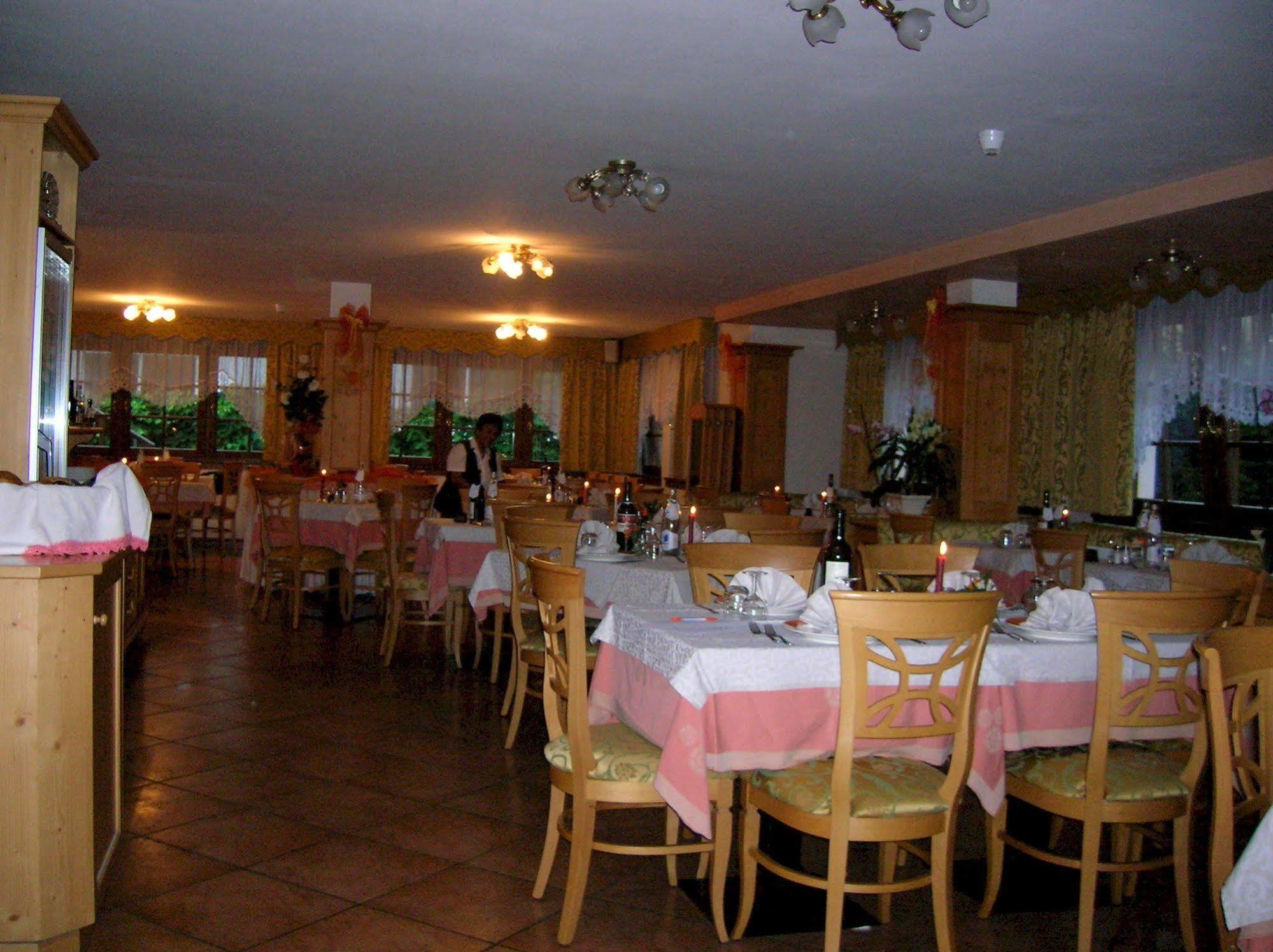 Hotel Villa Fosine ปินโซโล ภายนอก รูปภาพ